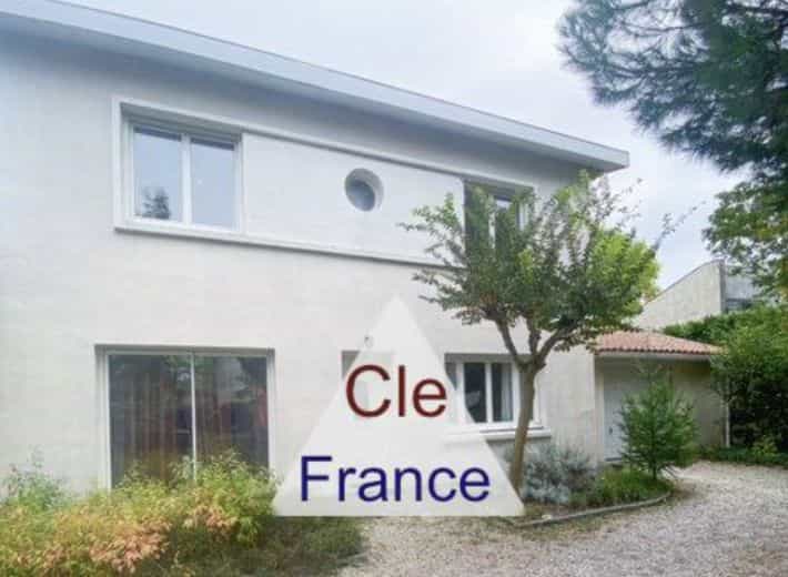 House in Le Haillan, Nouvelle-Aquitaine 12529940