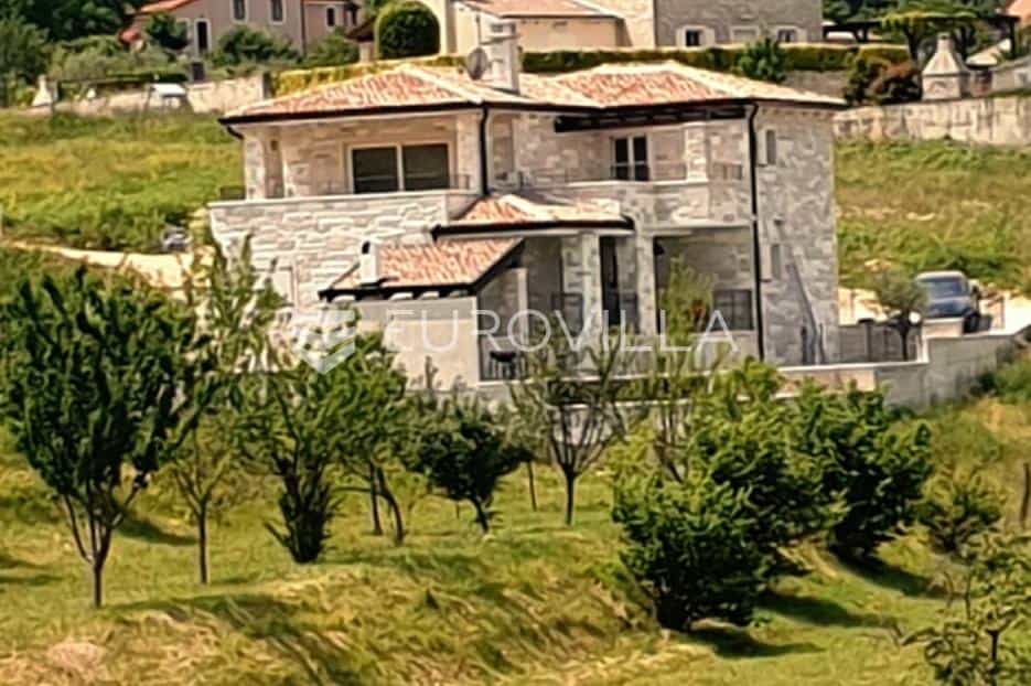 casa en Momjan, Istarska županija 12530259