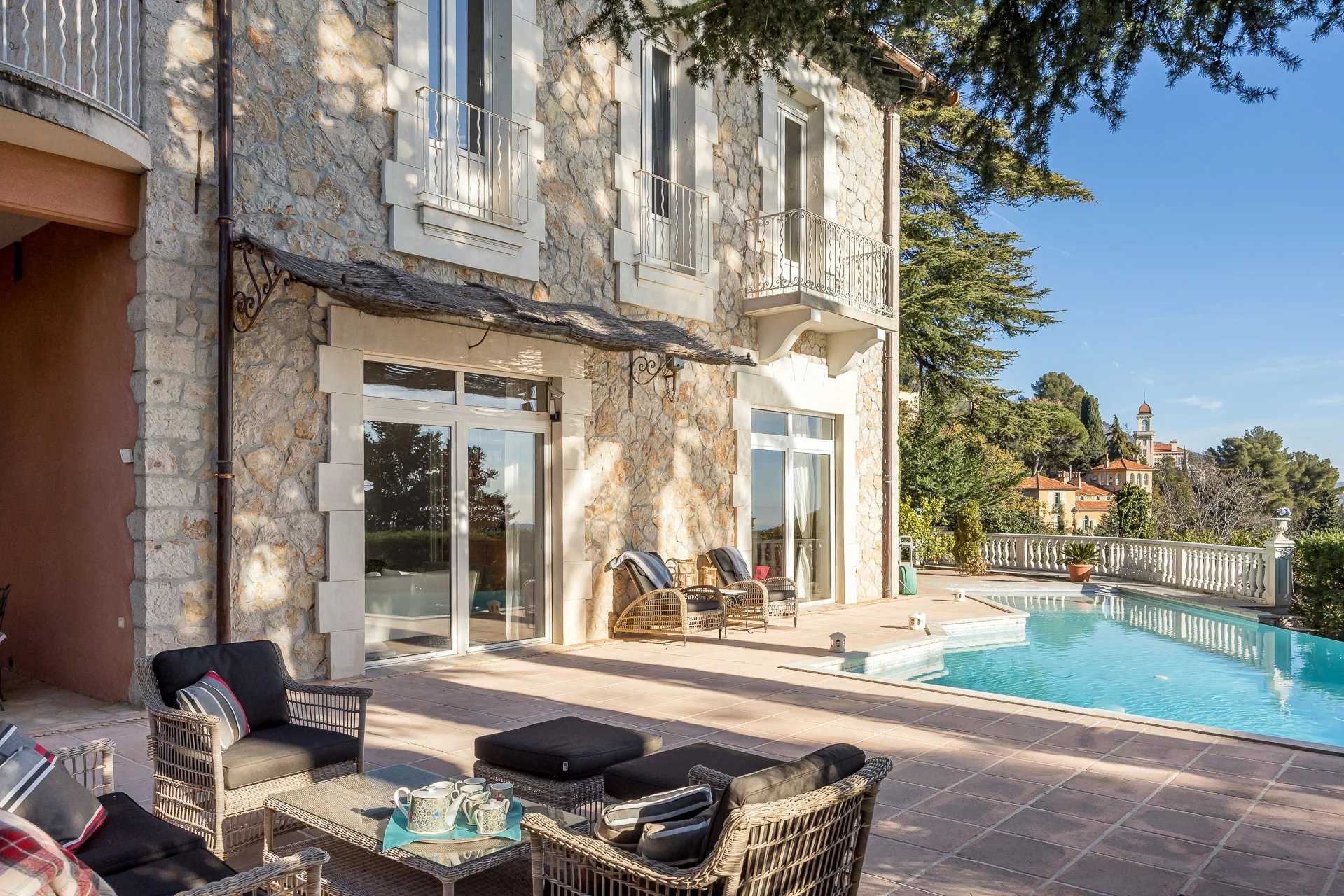 σπίτι σε Grasse, Provence-Alpes-Côte d'Azur 12530983