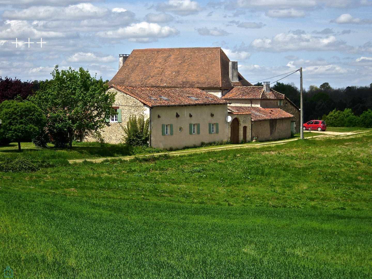 אַחֵר ב Lacropte, Nouvelle-Aquitaine 12531787