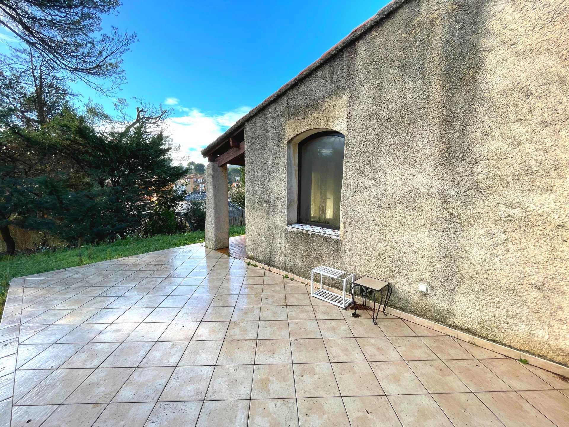 Casa nel Aubagne, Provence-Alpes-Cote d'Azur 12532049