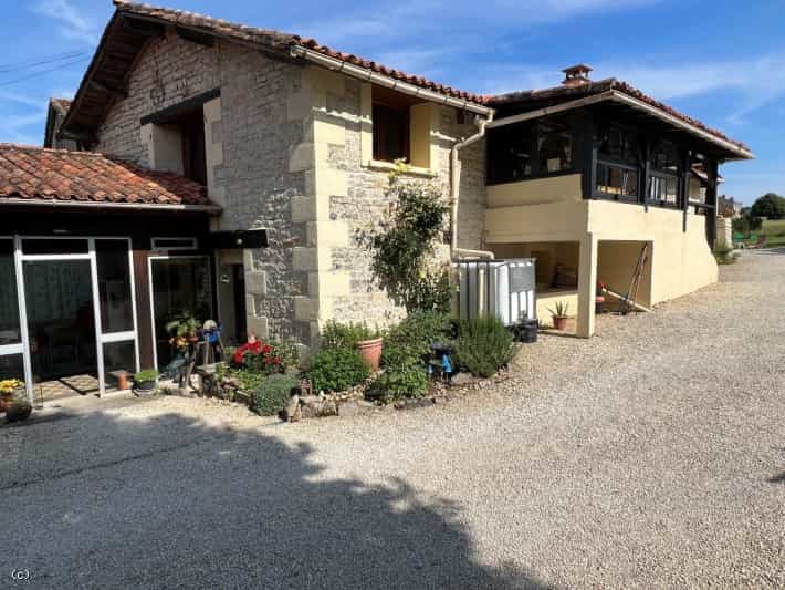 House in Mansle, Nouvelle-Aquitaine 12532535