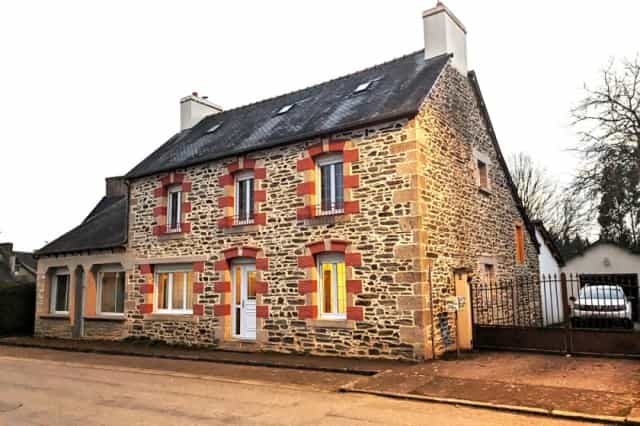 жилой дом в Le Cambout, Bretagne 12532774