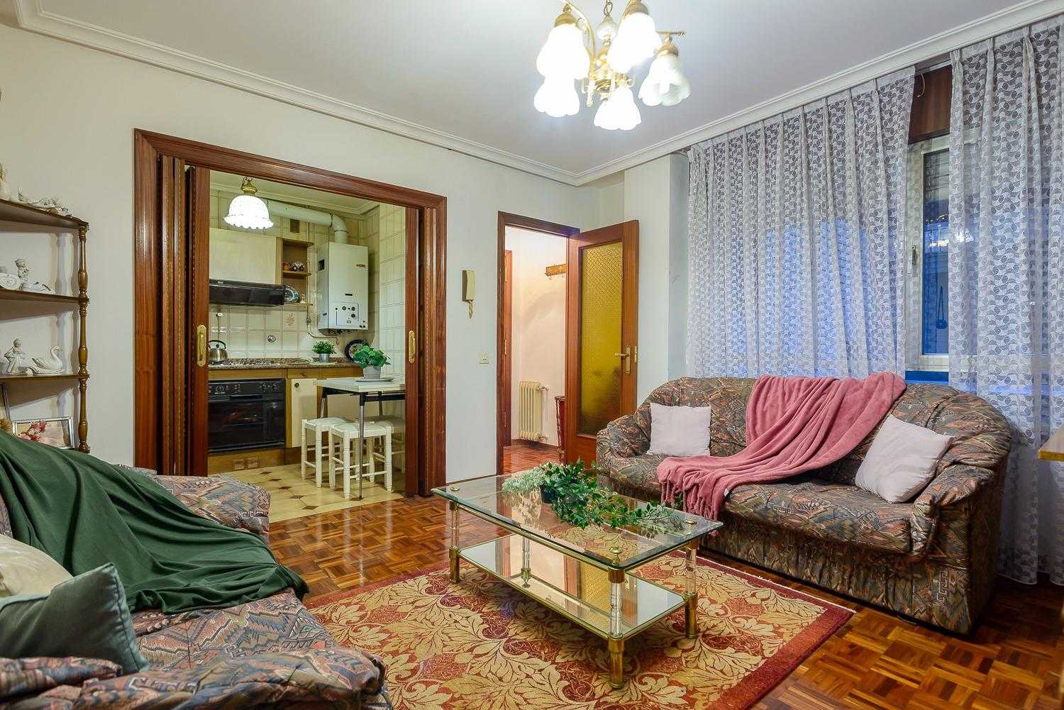 公寓 在 奧維耶多, 阿斯圖里亞斯 12533033