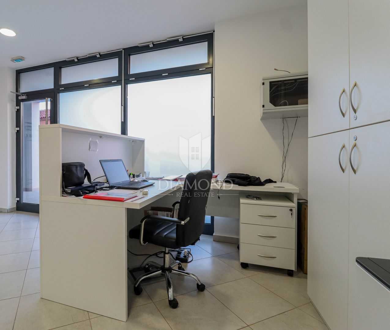 Γραφείο σε Umag, Istria County 12533270