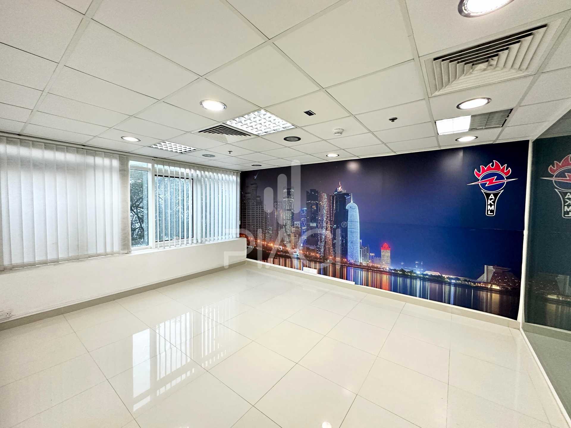कार्यालय में Doha, Doha 12533342