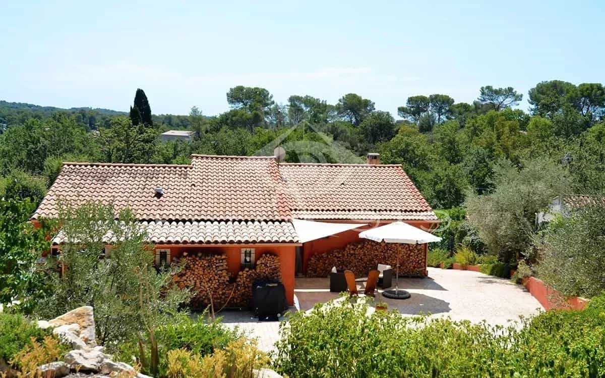 House in Le Plan, Provence-Alpes-Cote d'Azur 12533521