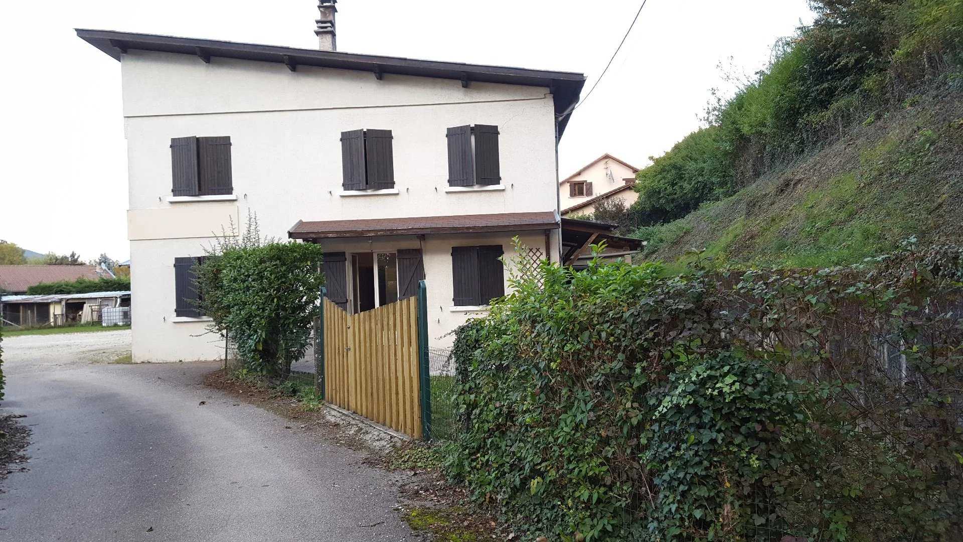 Casa nel Charnècles, Alvernia-Rodano-Alpi 12533586