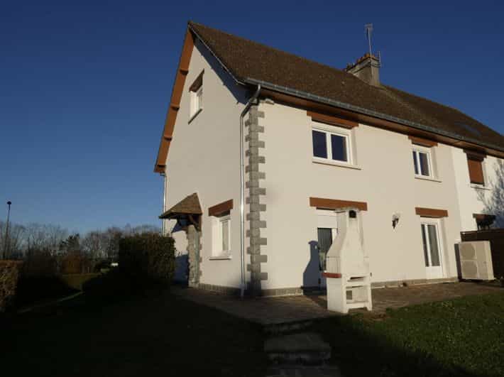 Dom w Saint-Hilaire-du-Harcouet, Normandia 12533819