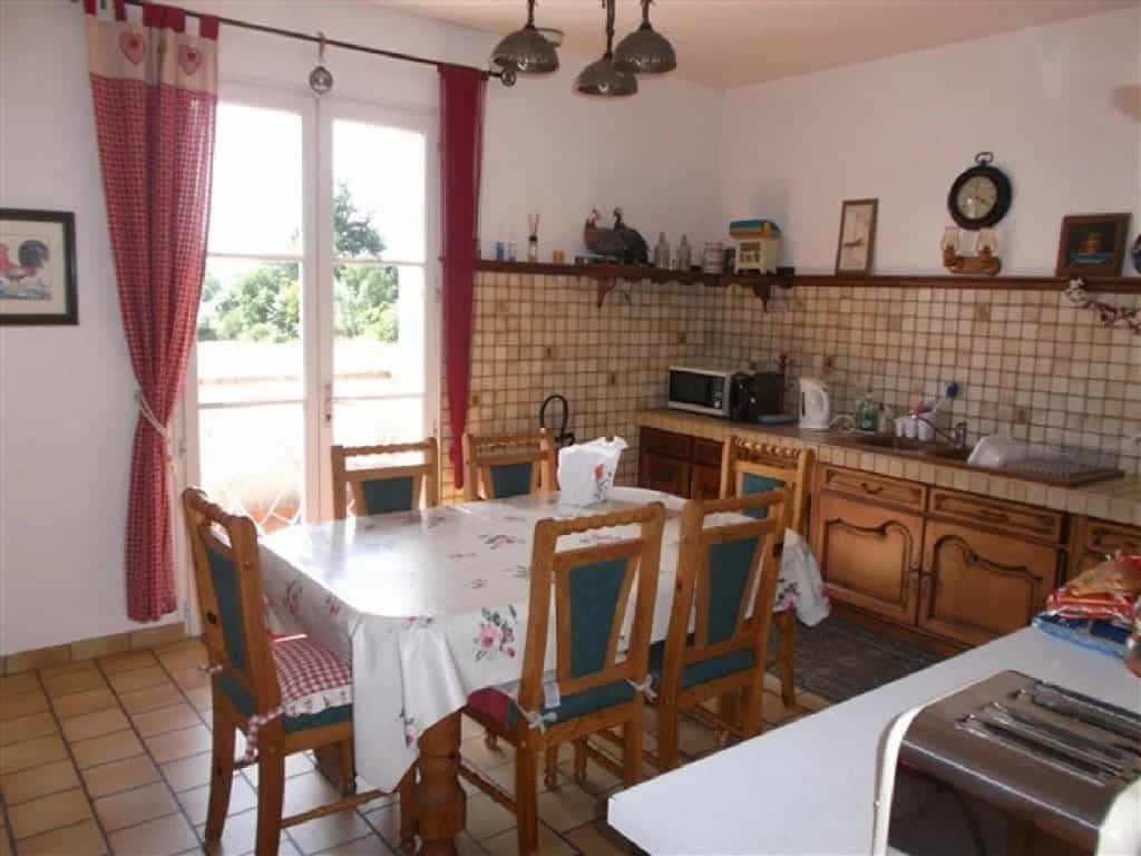 House in Faye-l'Abbesse, Nouvelle-Aquitaine 12533925