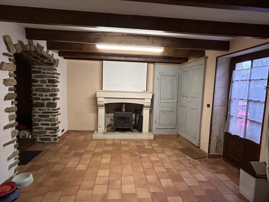 Talo sisään Cherves-Chatelars, Nouvelle-Aquitaine 12534035