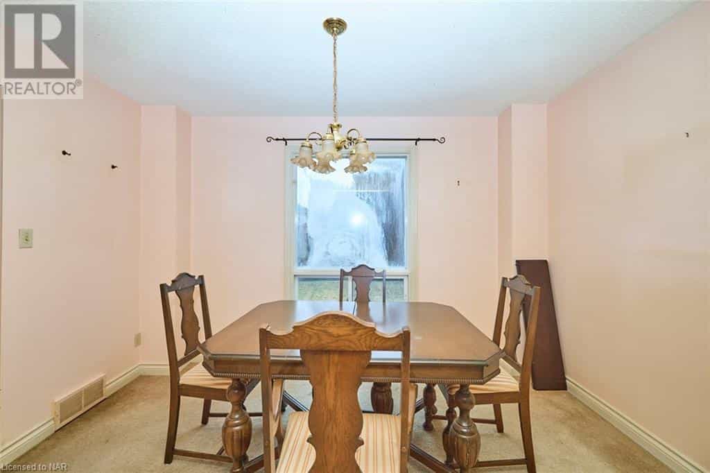 House in St. Catharines, Ontario 12534600