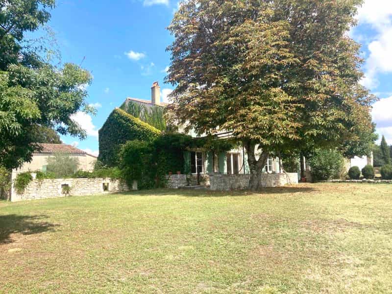 房子 在 Riocaud, Nouvelle-Aquitaine 12534641