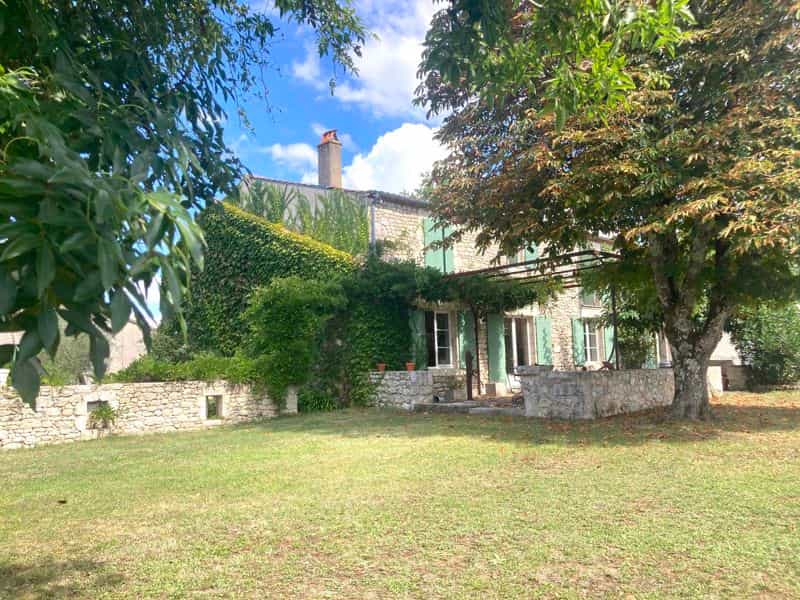 House in Riocaud, Nouvelle-Aquitaine 12534641