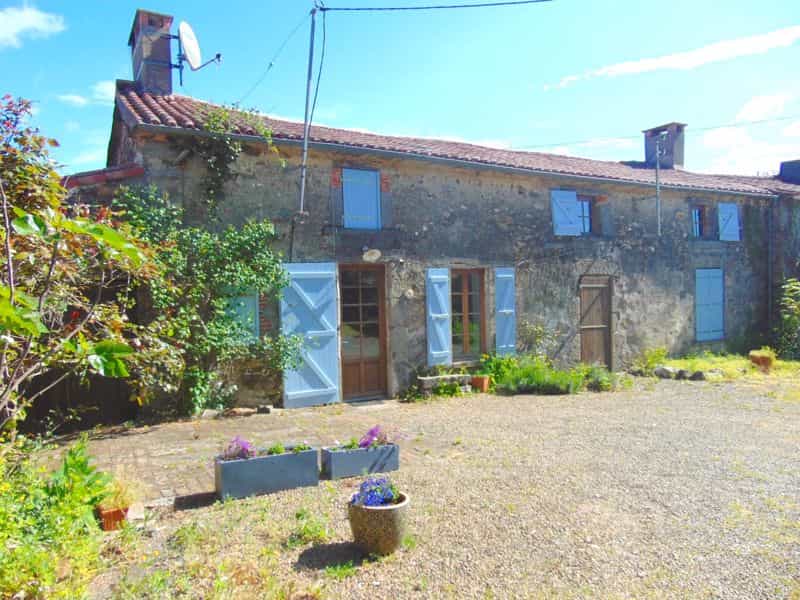 房子 在 Saint-Pierre-du-Chemin, Pays de la Loire 12534649