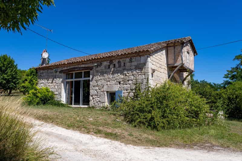 casa en Saint-Robert, Nouvelle-Aquitaine 12534665