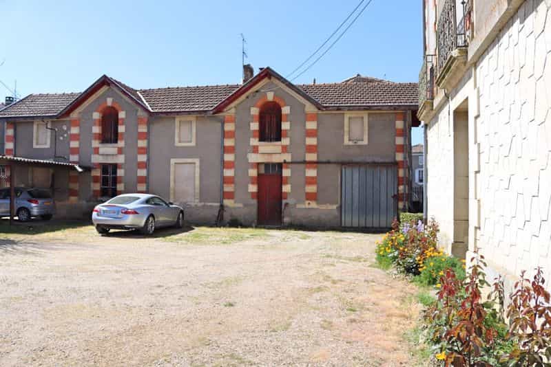 σπίτι σε Pujols, Nouvelle-Aquitaine 12534672