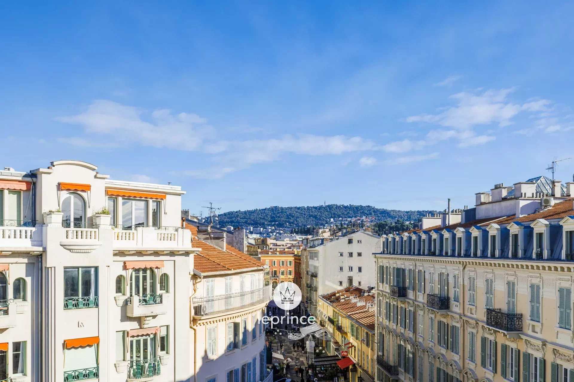 Condominium in Nice, Provence-Alpes-Cote d'Azur 12535354
