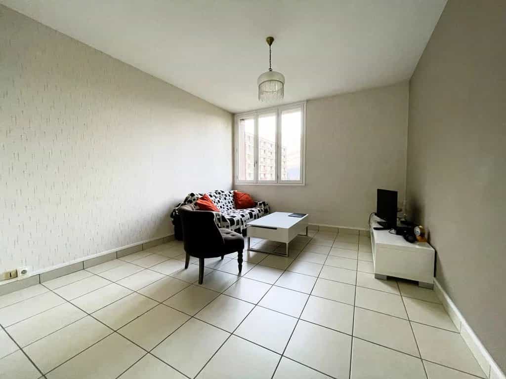 公寓 在 Sassenage, 奧弗涅-羅納-阿爾卑斯大區 12535357