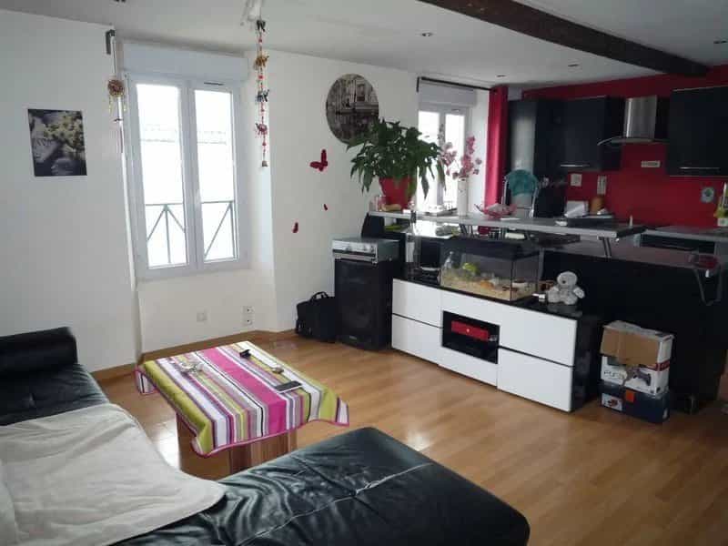 Condominium in Forcalqueiret, Provence-Alpes-Cote d'Azur 12535394