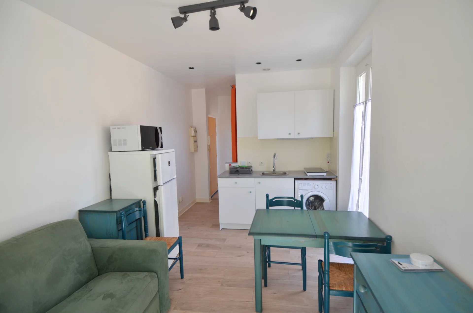 Condominium in Leuk, Provence-Alpes-Côte d'Azur 12535395