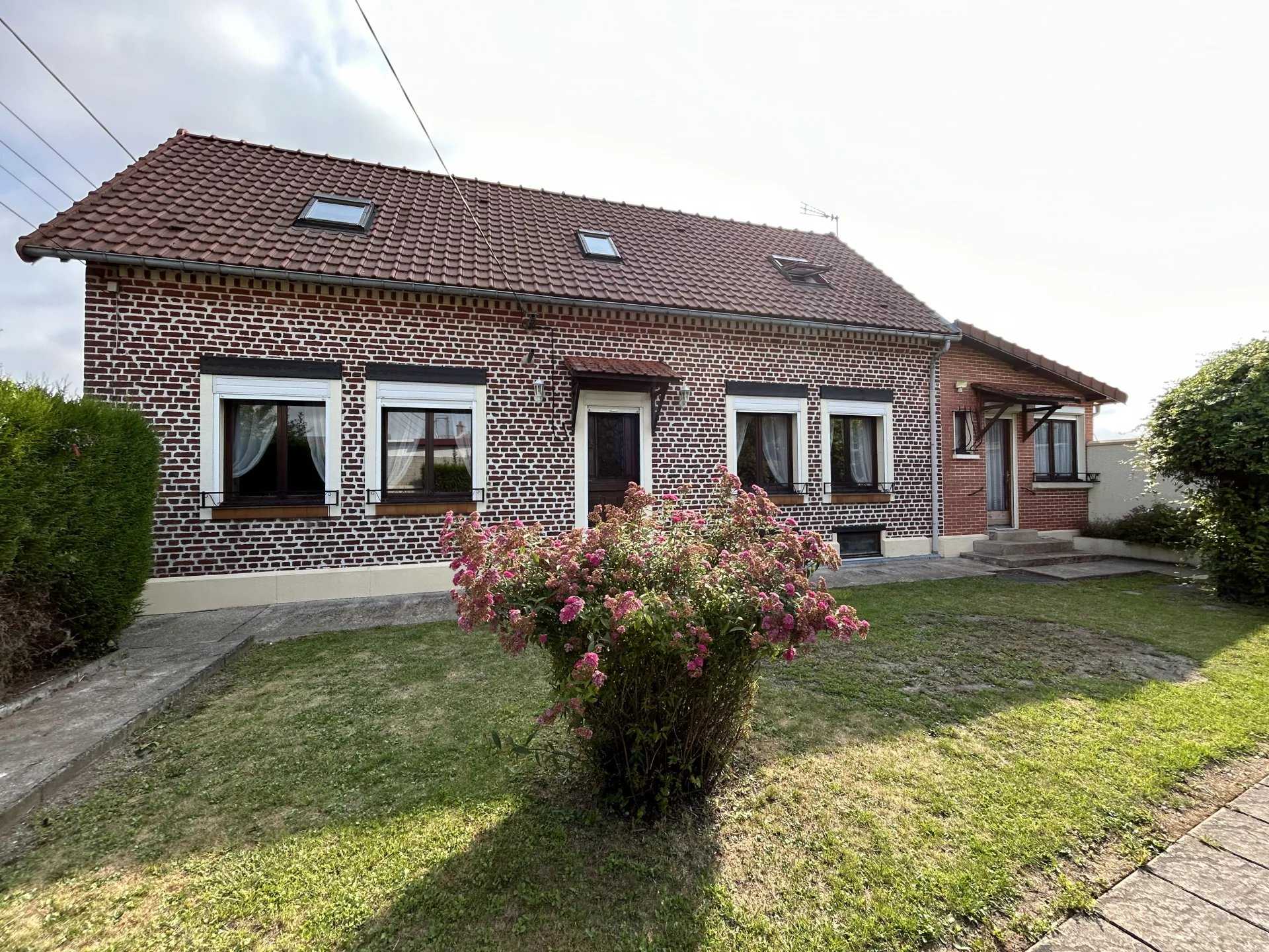 жилой дом в Gouzeaucourt, Pas-de-Calais 12535397