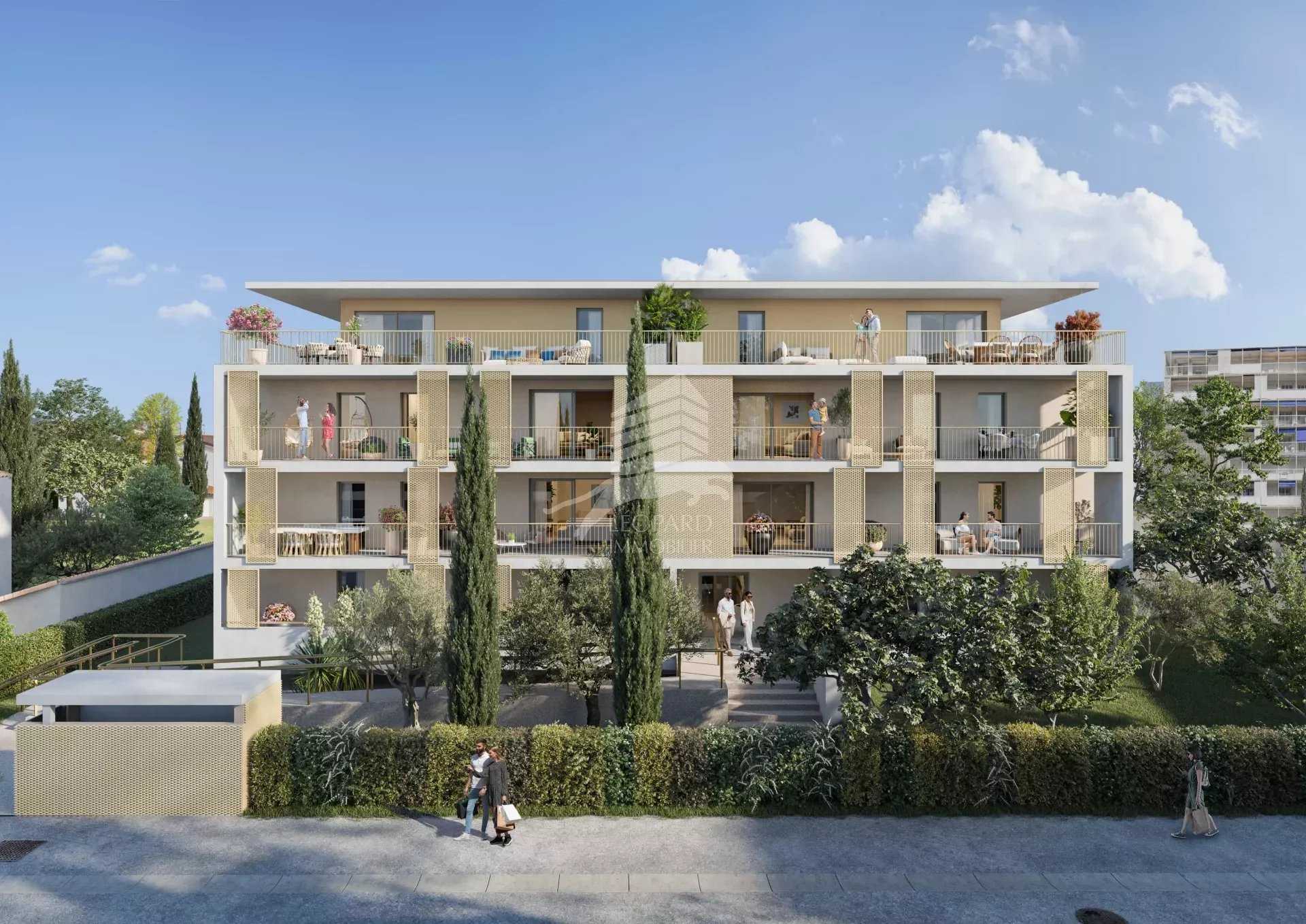 Condominium in Fréjus, Provence-Alpes-Côte d'Azur 12535406