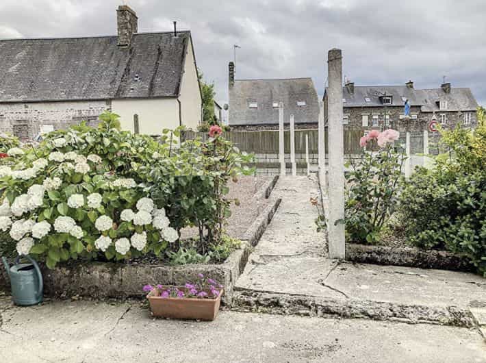 Rumah di Le Mesnil-Villeman, Normandia 12535808
