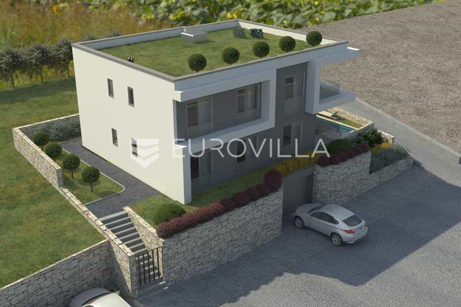 casa en Gradac, Splitsko-Dalmatina Županija 12536252