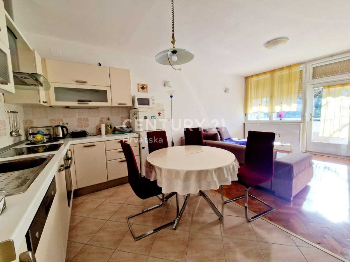 公寓 在 Strmen Dolac, Splitsko-Dalmatinska Zupanija 12536257