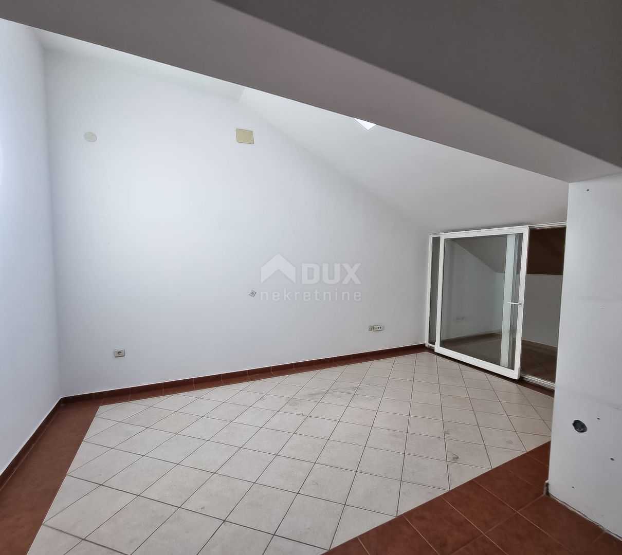 公寓 在 Novi Vinodolski, Primorsko-Goranska Zupanija 12536300