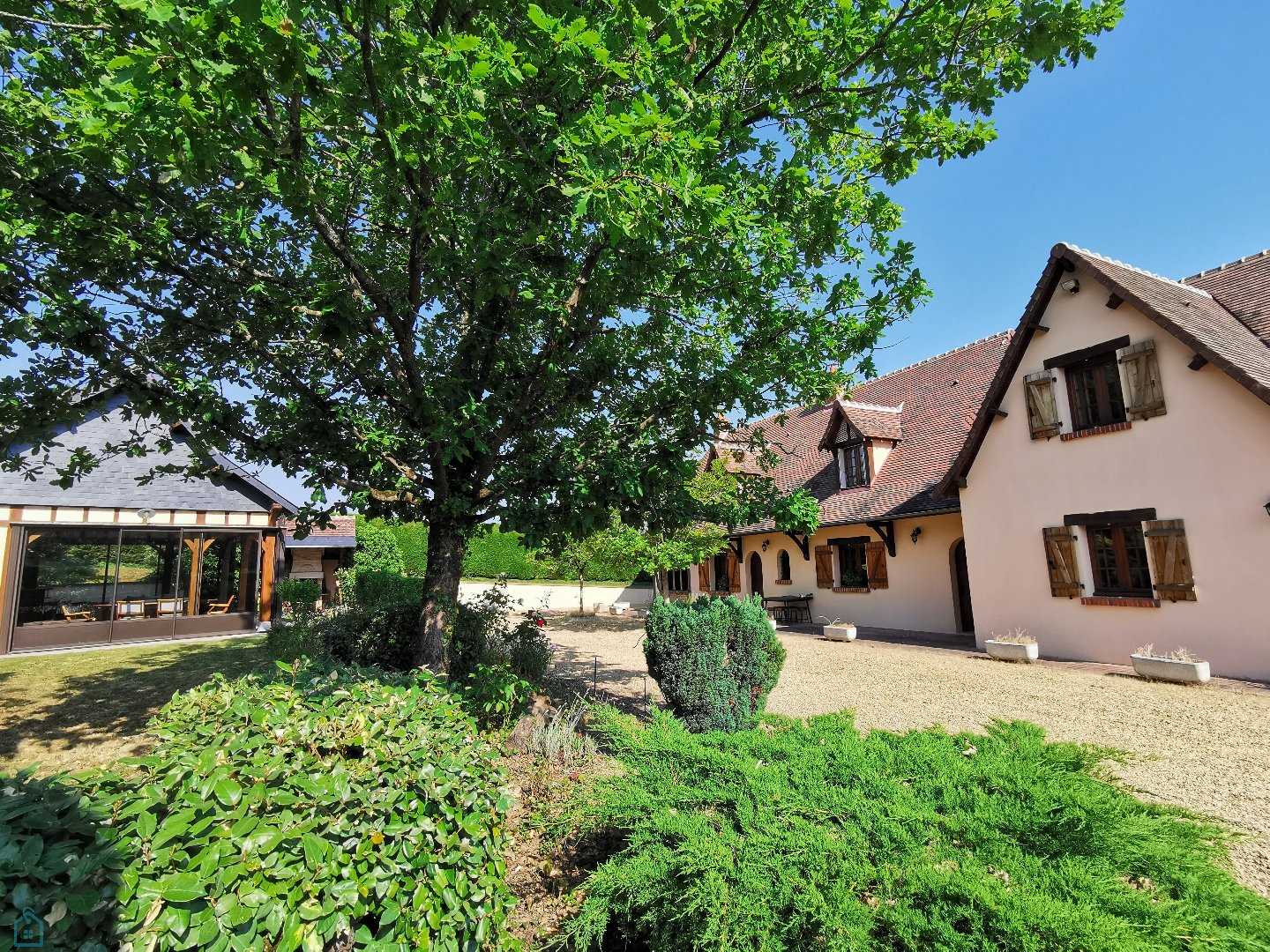 House in Tours, Centre-Val de Loire 12536585