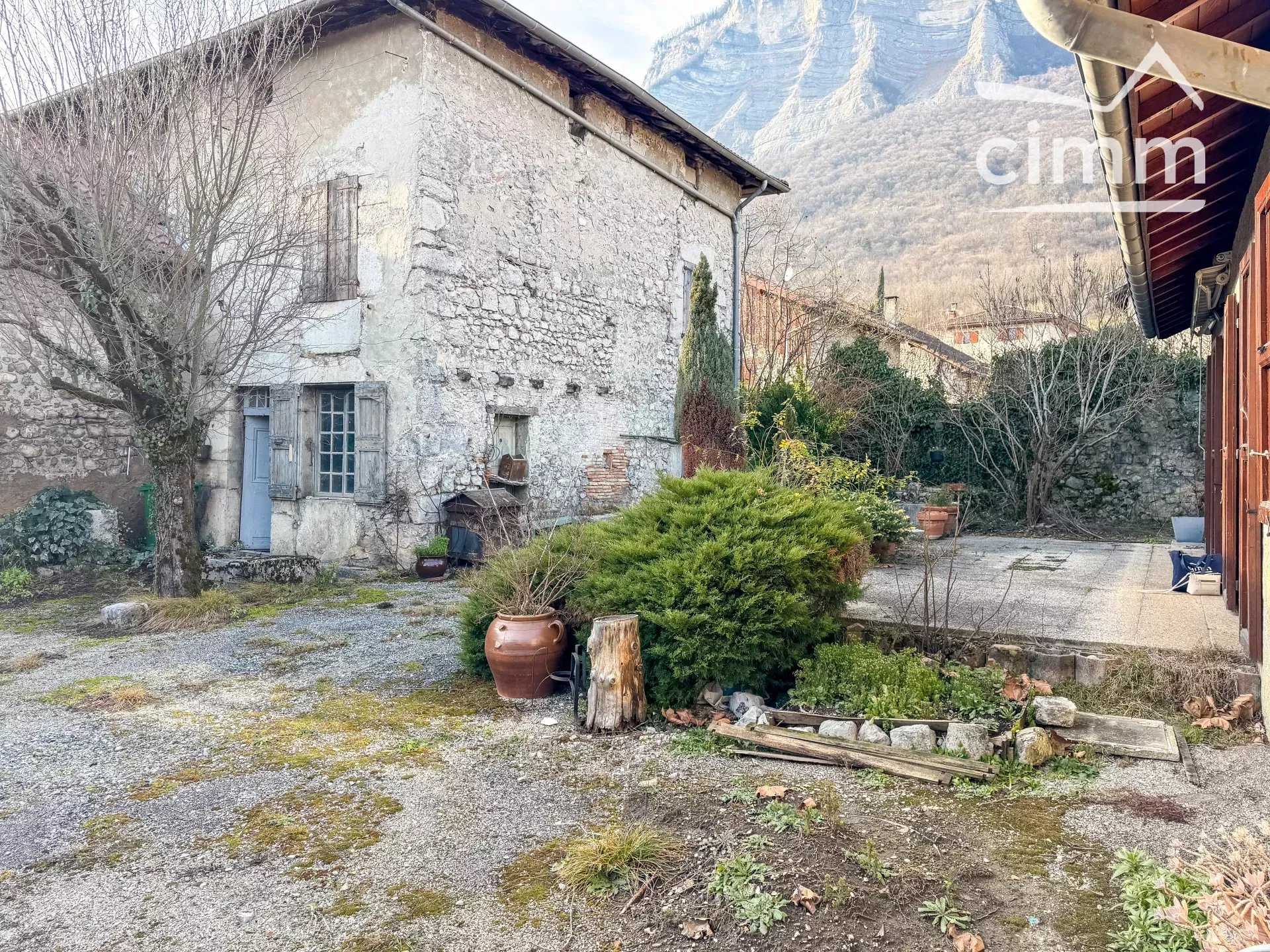 بيت في Lumbin, Isère 12536947
