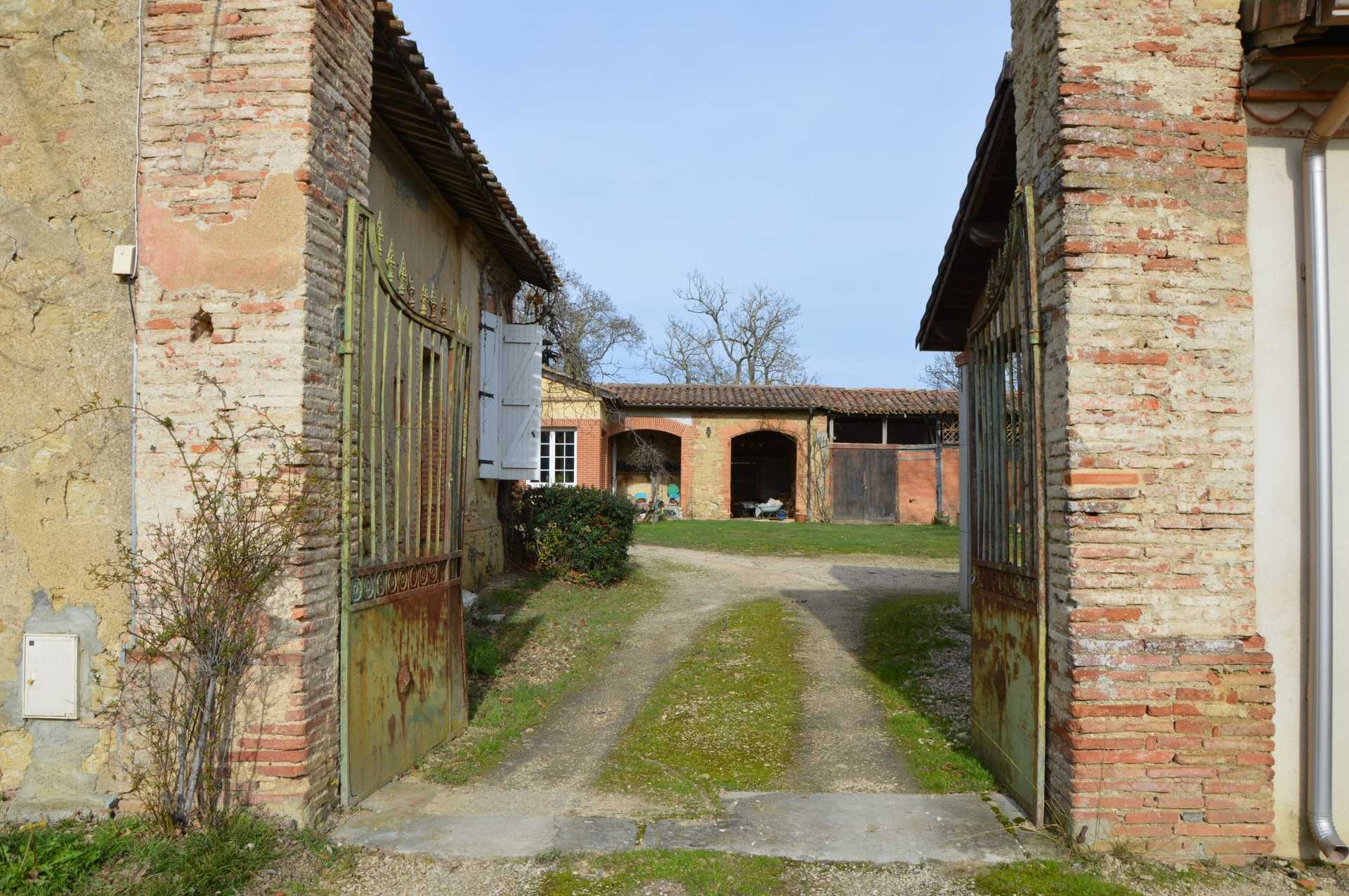 Dom w Lombez, Occitanie 12537645