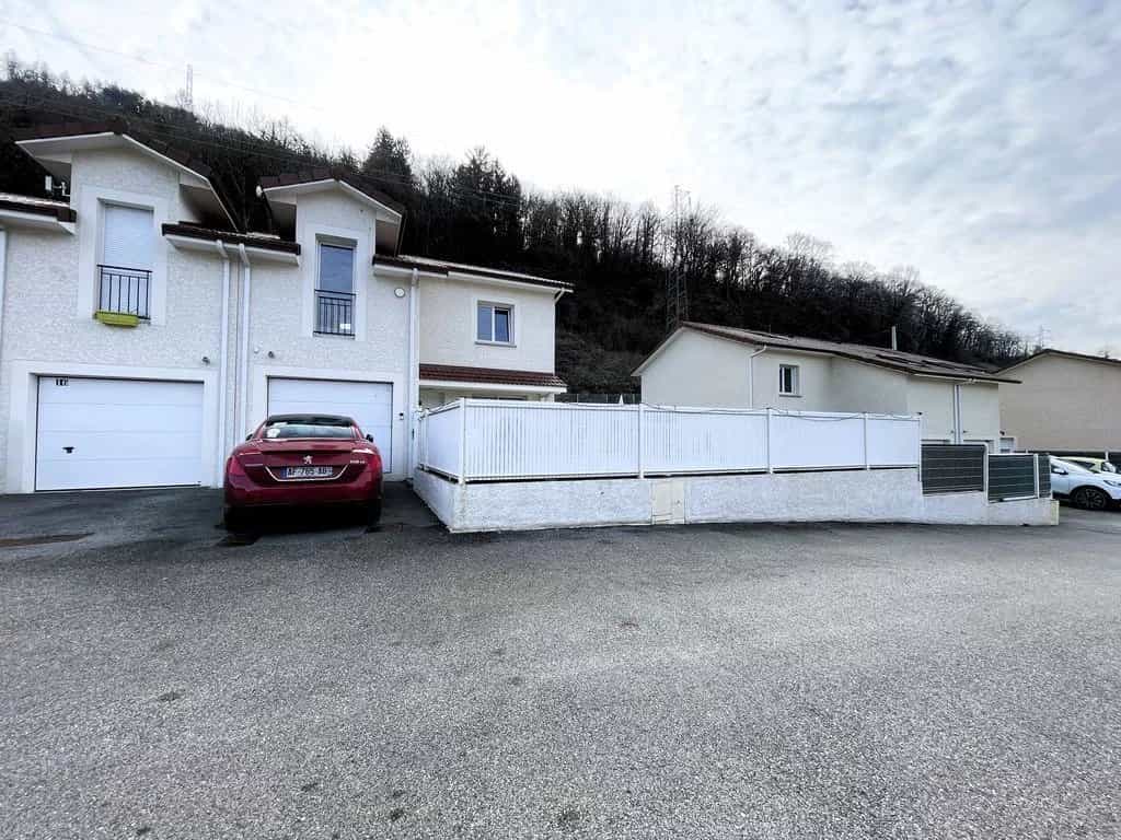 Multiple Houses in Le Champ-pres-Froges, Auvergne-Rhone-Alpes 12538973
