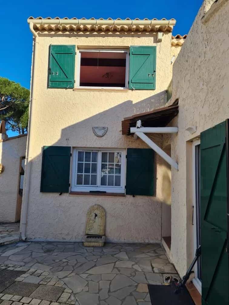 casa no Fréjus, Provença-Alpes-Costa Azul 12539012