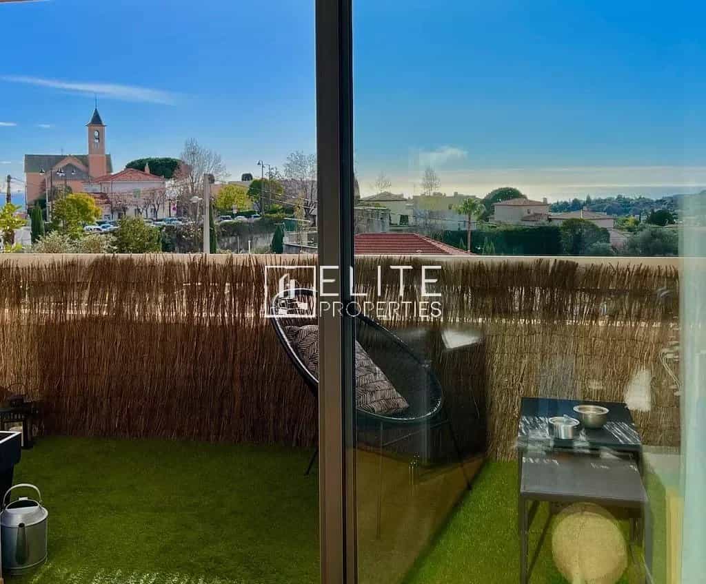 公寓 在 La Madeleine, 普羅旺斯-阿爾卑斯-藍色海岸 12539018