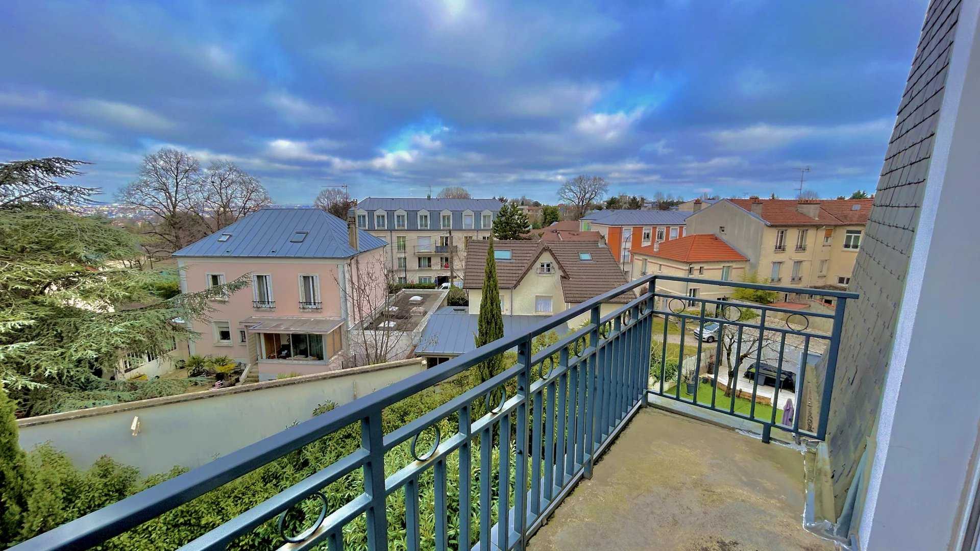 Condominium in Le Raincy, Ile-de-France 12539116