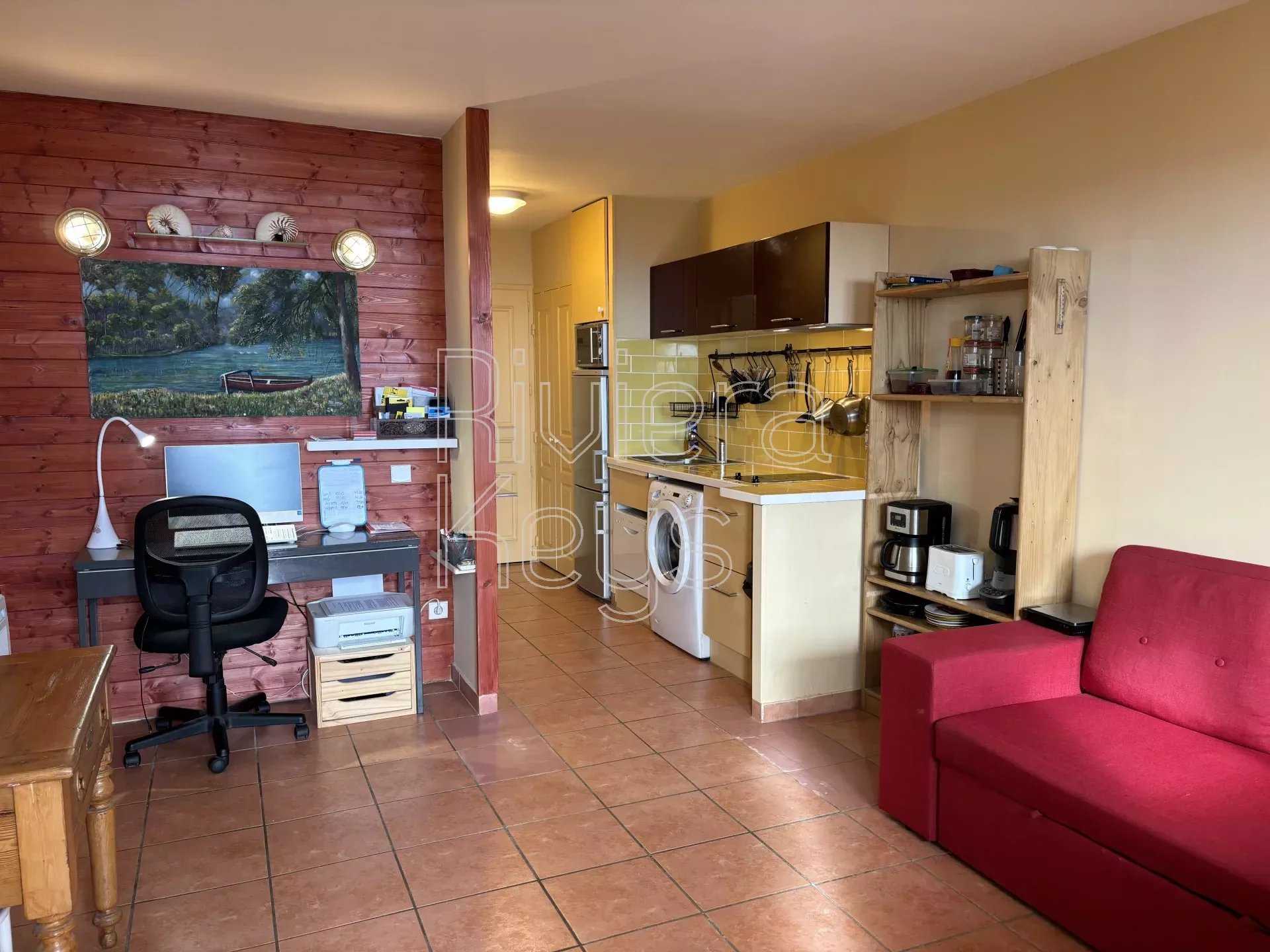 Condominio nel Roquebrune-sur-Argens, Provenza-Alpi-Costa Azzurra 12539165