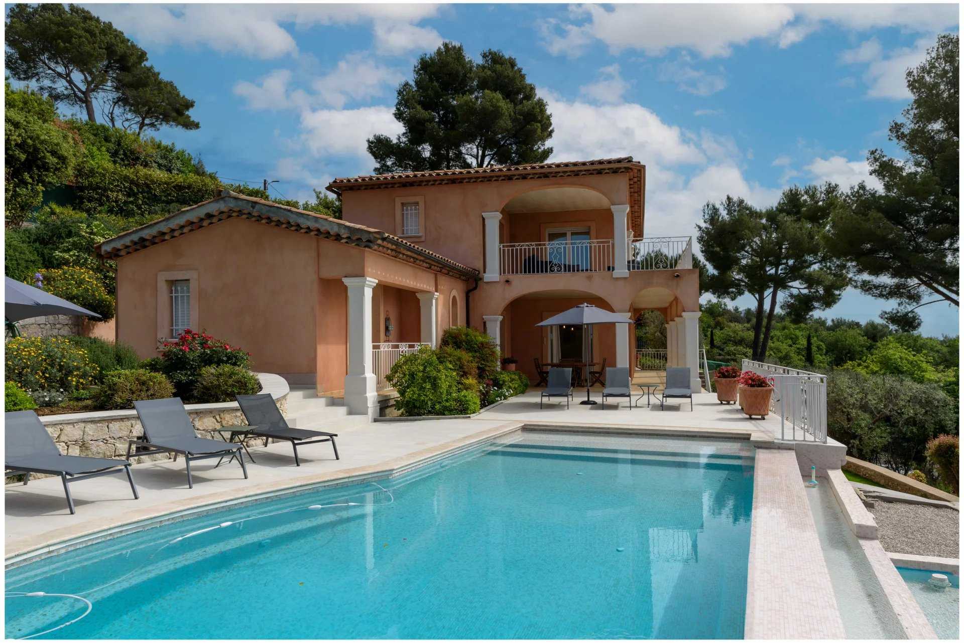 Huis in Tourrettes-sur-Loup, Provence-Alpes-Côte d'Azur 12540034