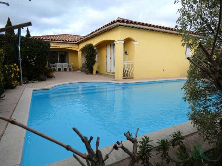 House in Bormes-les-Mimosas, Provence-Alpes-Cote d'Azur 12540555