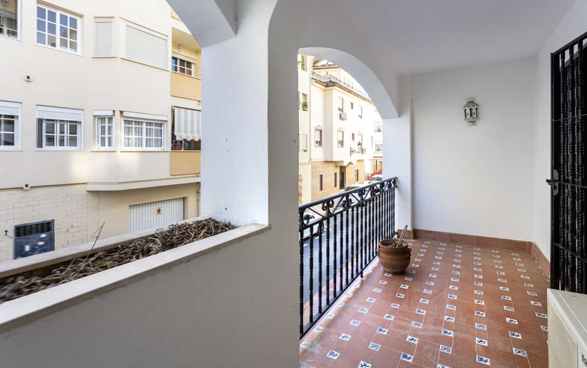 House in Estepona, Andalusia 12541365