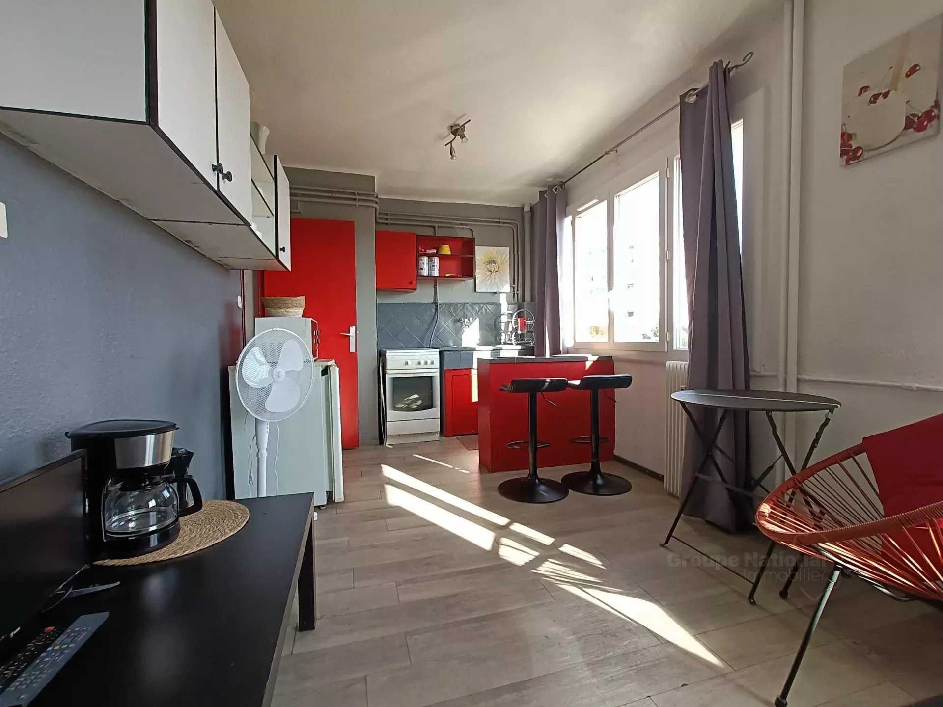 Condominium in Toulon, Var 12541873