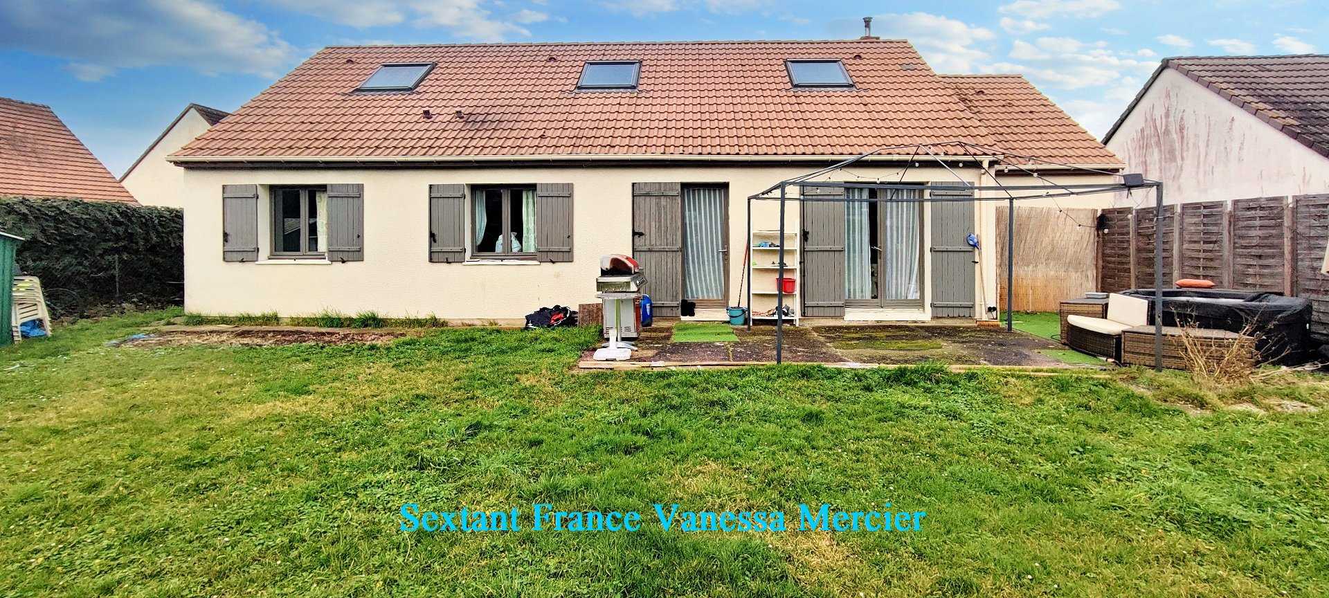 House in Le Vaudreuil, Normandy 12542378