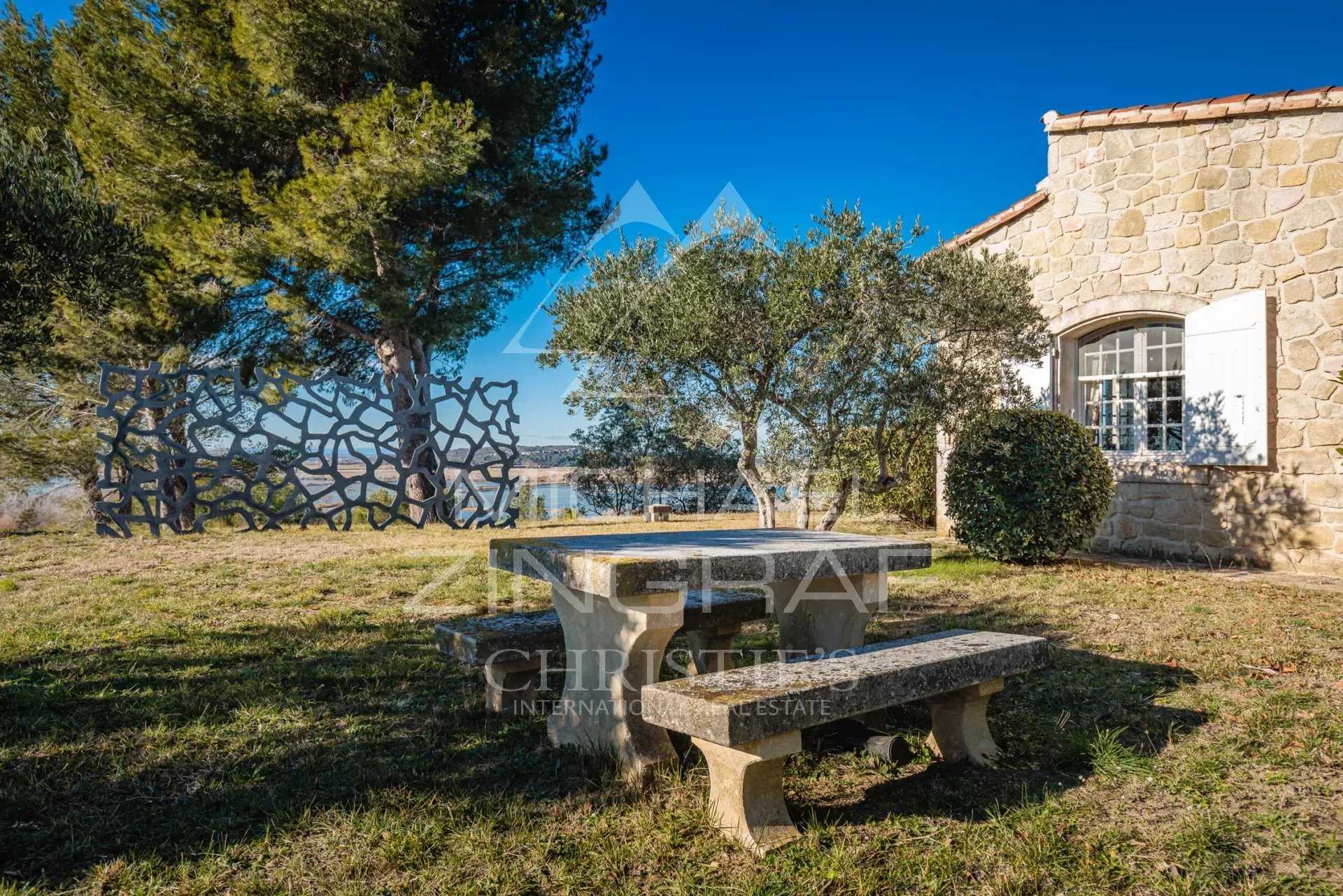 Dom w Fontvieille, Provence-Alpes-Cote d'Azur 12542596