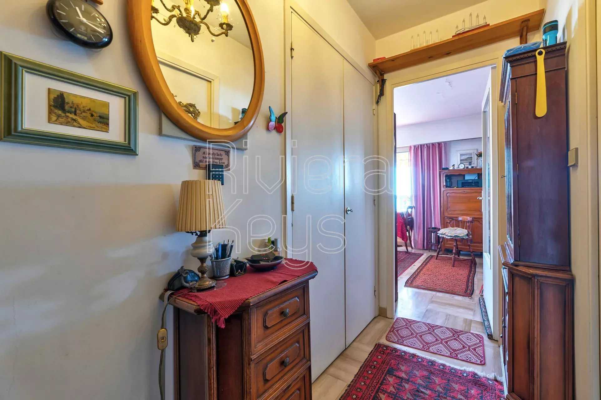 公寓 在 聖海倫, 普羅旺斯-阿爾卑斯-藍色海岸 12542706