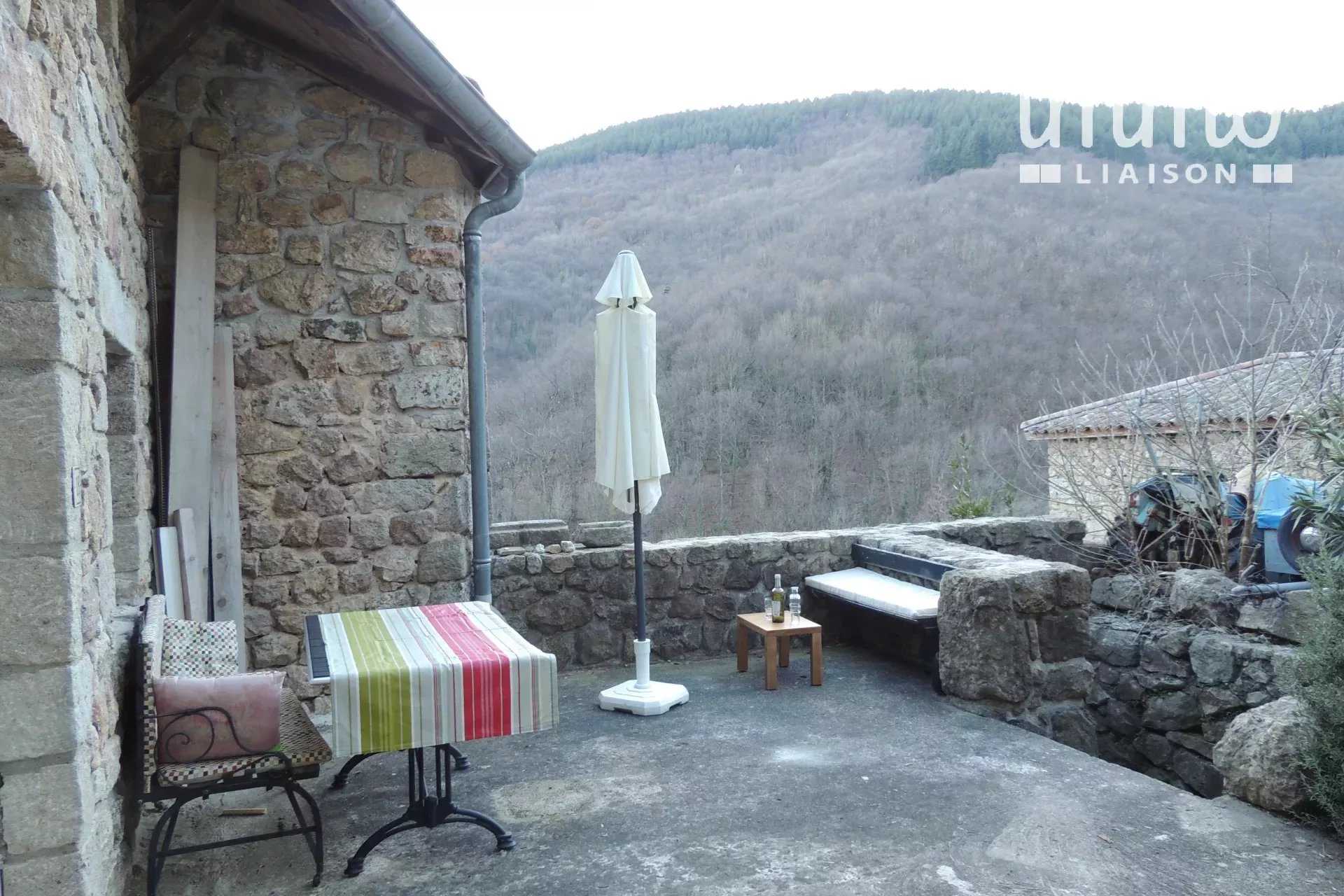 Dom w Vals-les-Bains, Owernia-Rodan-Alpy 12542751
