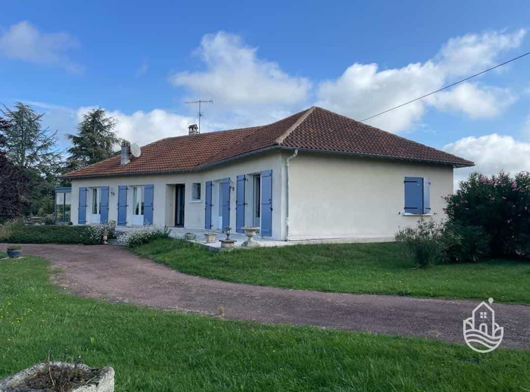 मकान में Riberac, Nouvelle-Aquitaine 12543293