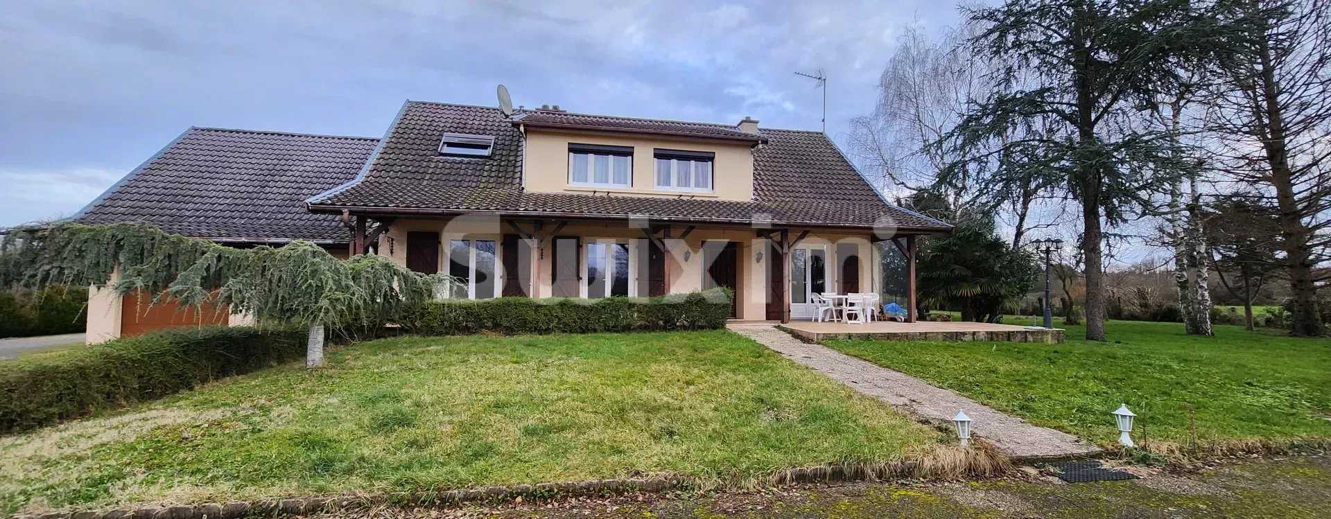 Rumah di Louhans, Bourgogne-Franche-Comte 12544481