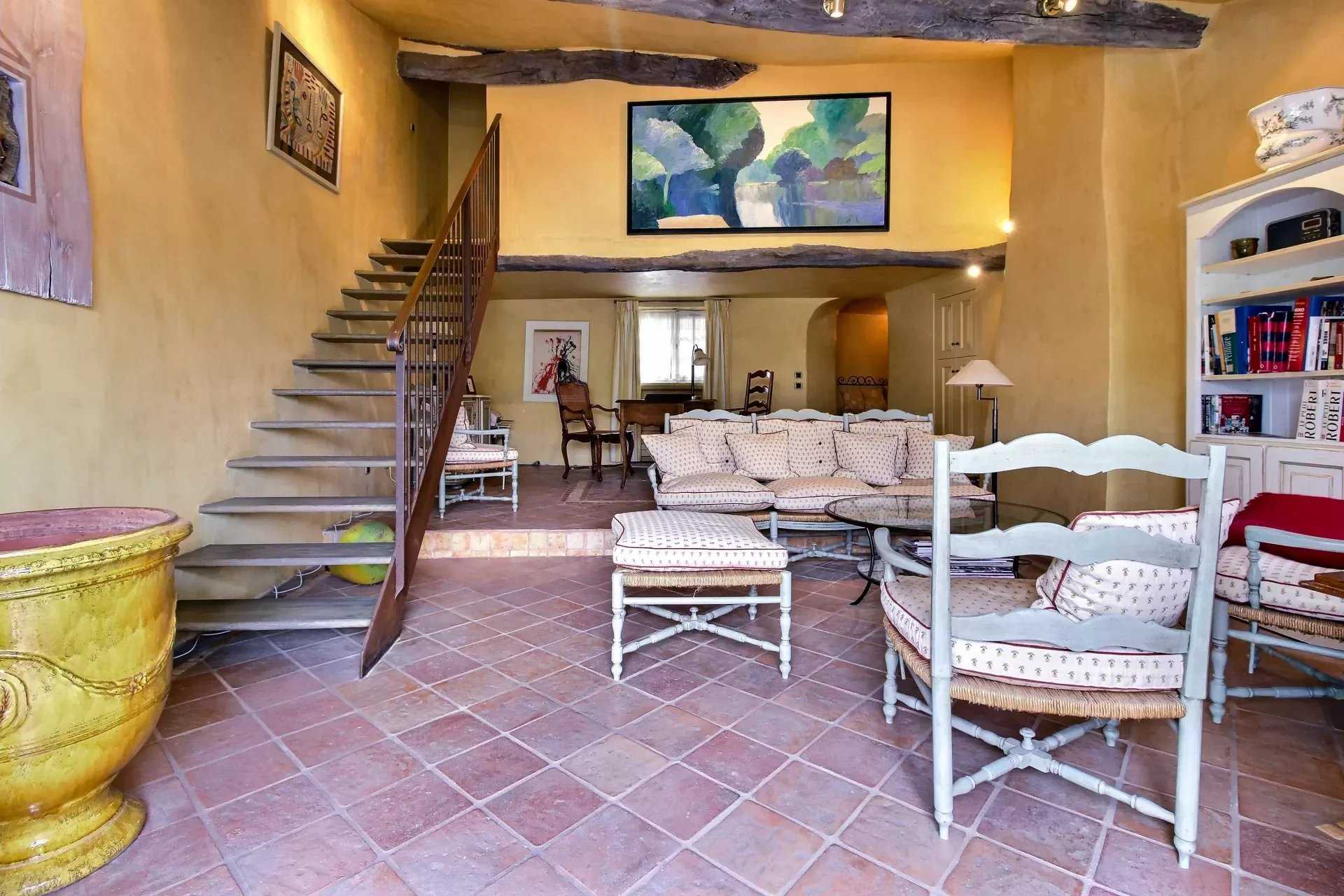 Rumah di Saint-Paul-de-Vence, Provence-Alpes-Cote d'Azur 12544568